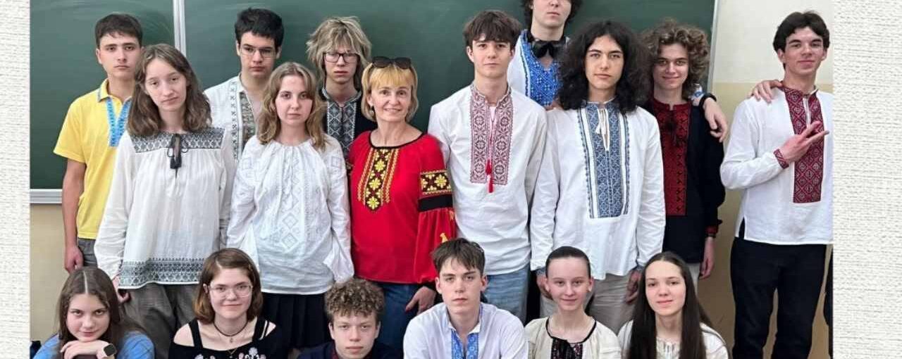 Нас єднає вишиванка
